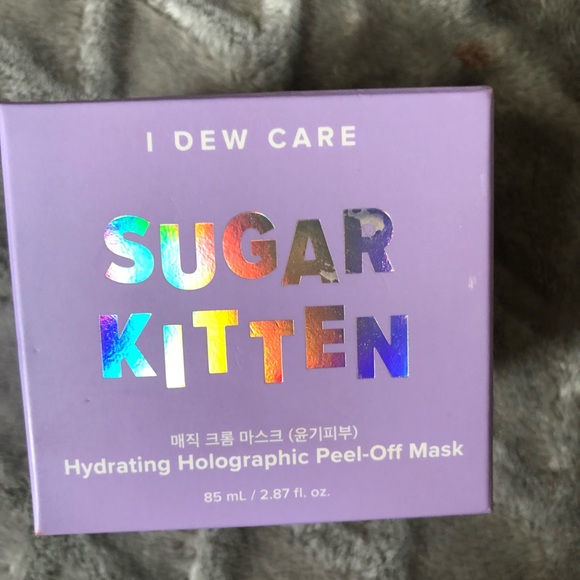 SOLD🔴🔴Sugar kitten holographic peel off mask - Picture 2 of 4